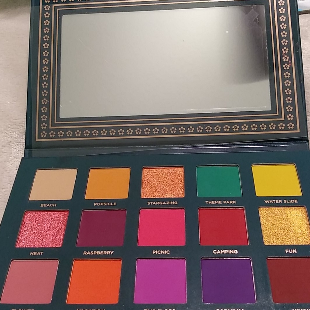 🆕💜 beautiful eyeshadow palette